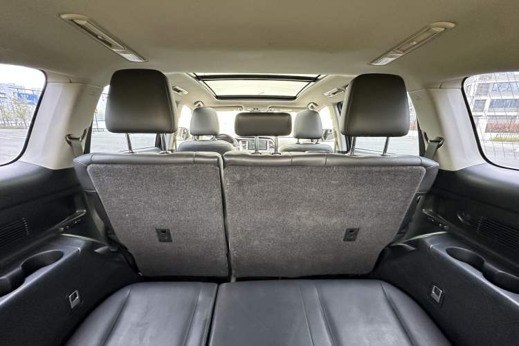Used Toyota Highlander 2018 2.0T Four-Wheel Drive Luxury Version 7 Seats China VI Standard Interior 9