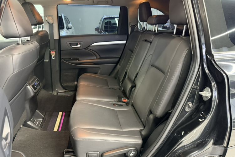 Used Toyota Highlander 2018 2.0T Four-Wheel Drive Prestige Version 7 Seats China VI Standard Interior 9