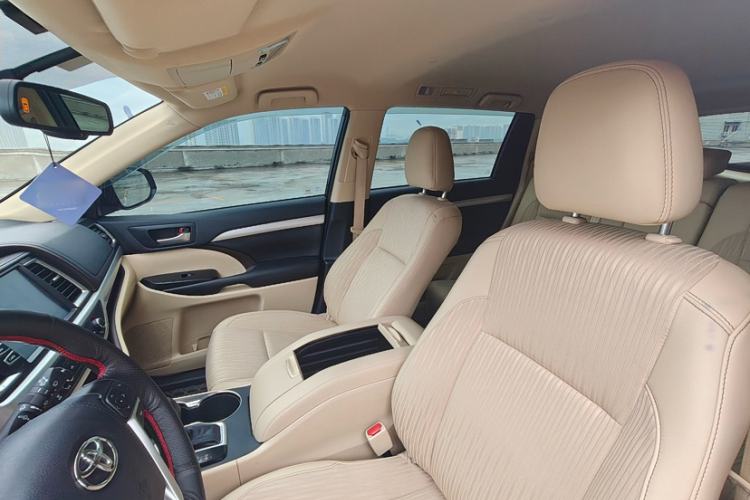 Used Toyota Highlander 2018 2.0T Four-Wheel Drive Elite Edition 7 Seats China VI Standard Interior 9