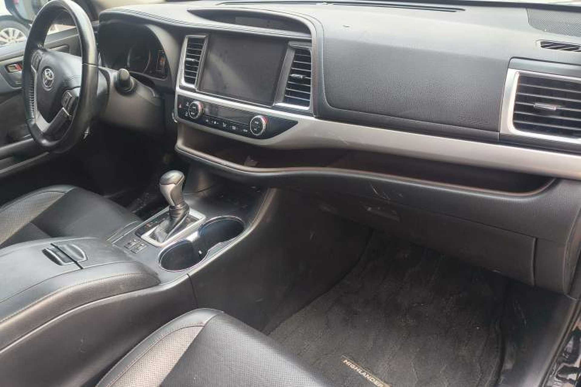 Used Toyota Highlander 2018 2.0T Four-Wheel Drive Prestige Version 7 Seats China VI Standard Interior 9