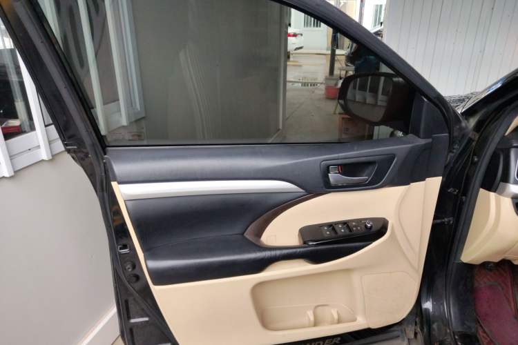 Used Toyota Highlander 2018 2.0T Four-Wheel Drive Luxury Version 7 Seats China VI Standard Left Front Door Interior
