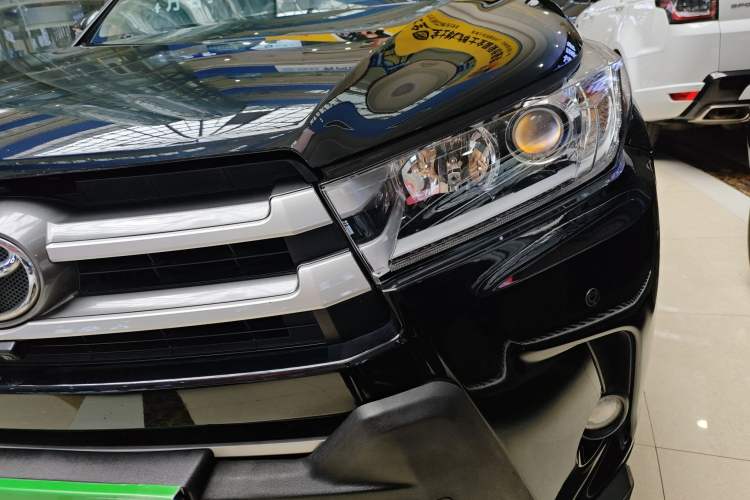 Used Toyota Highlander 2018 2.0T Two-Wheel Drive Elite Edition 7 Seats China VI Standard Left Front Headlight