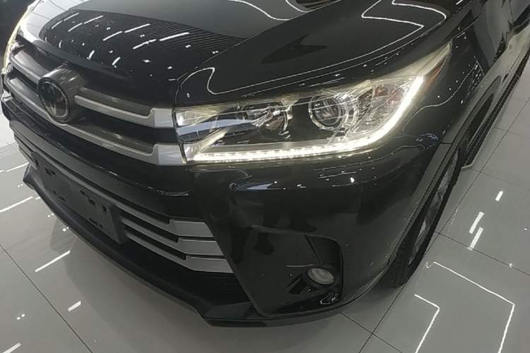 Used Toyota Highlander 2018 2.0T Two-Wheel Drive Luxury Edition 7 Seats China VI Standard Left Front Headlight