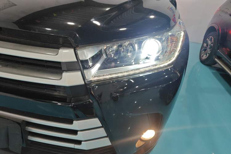 Used Toyota Highlander 2018 2.0T Four-Wheel Drive Luxury Version 7 Seats China VI Standard Left Front Headlight
