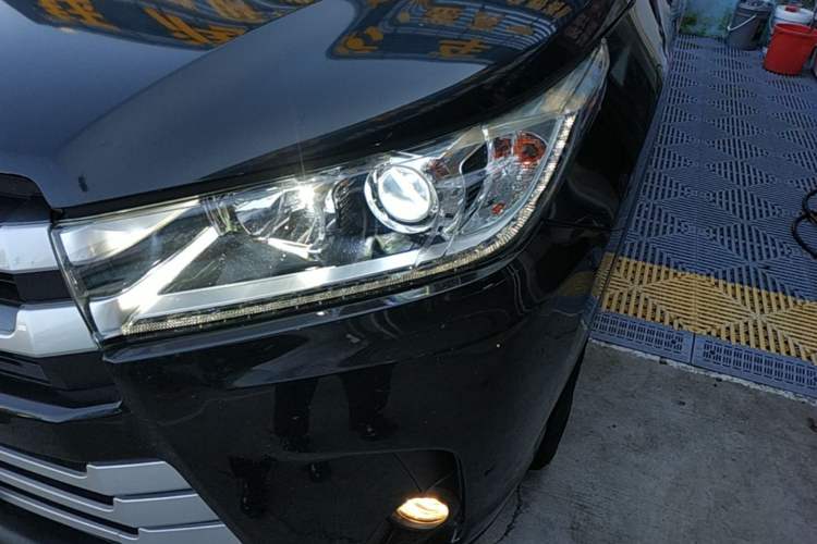 Used Toyota Highlander 2018 2.0T Four-Wheel Drive Luxury Version 7 Seats China VI Standard Left Front Headlight