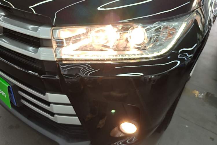 Used Toyota Highlander 2018 2.0T Four-Wheel Drive Luxury Version 7 Seats China VI Standard Left Front Headlight