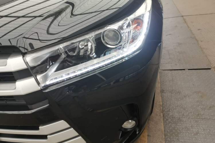 Used Toyota Highlander 2018 2.0T Four-Wheel Drive Luxury Version 7 Seats China VI Standard Left Front Headlight