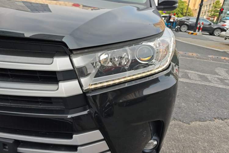 Used Toyota Highlander 2018 2.0T Two-Wheel Drive Elite Version 5 Seats China VI Standard Left Front Headlight