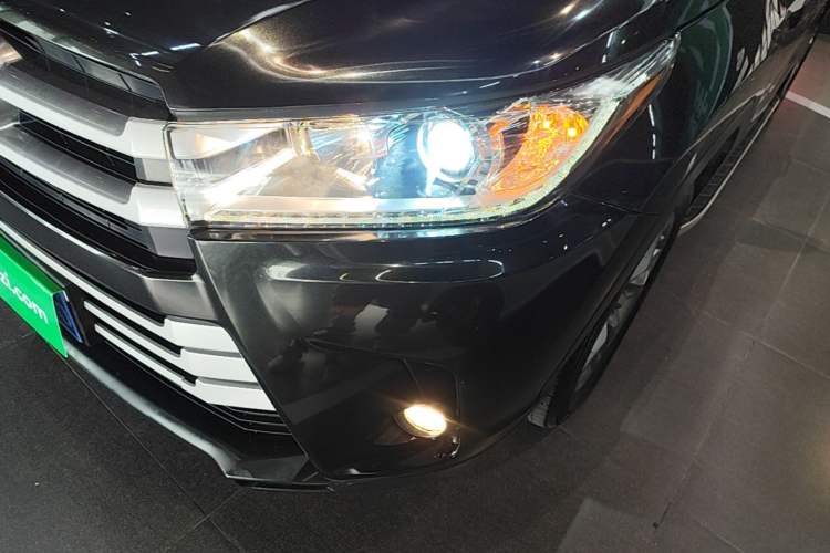 Used Toyota Highlander 2018 2.0T Four-Wheel Drive Luxury Version 7 Seats China VI Standard Left Front Headlight