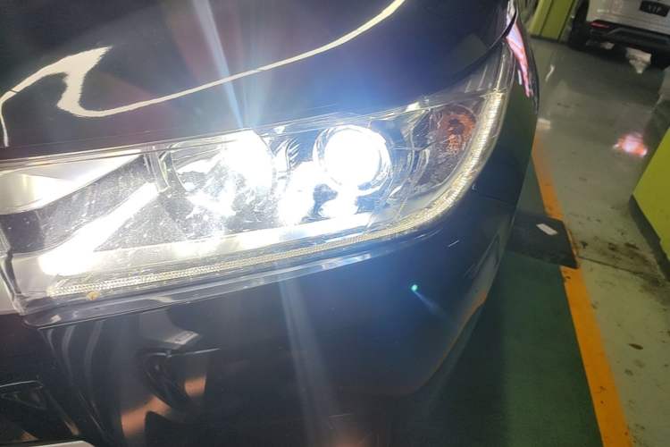Used Toyota Highlander 2018 2.0T Two-Wheel Drive Elite Version 5 Seats China VI Standard Left Front Headlight