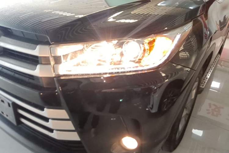 Used Toyota Highlander 2018 2.0T Four-Wheel Drive Luxury Version 7 Seats China VI Standard Left Front Headlight