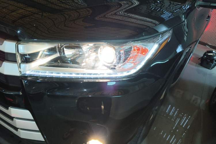 Used Toyota Highlander 2018 2.0T Four-Wheel Drive Luxury Version 7 Seats China VI Standard Left Front Headlight