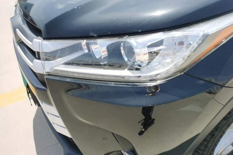 Used Toyota Highlander 2018 2.0T Four-Wheel Drive Luxury Edition 7 Seats China V Emission Standard Left Front Headlight