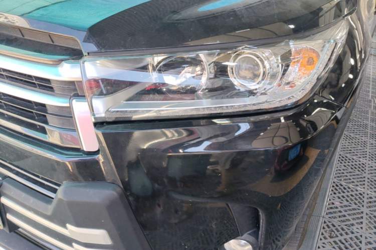 Used Toyota Highlander 2018 2.0T Four-Wheel Drive Prestige Version 7 Seats China VI Standard Left Front Headlight