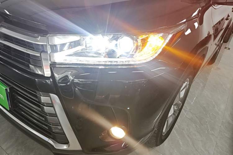 Used Toyota Highlander 2018 2.0T Four-Wheel Drive Prestige Version 7 Seats China VI Standard Left Front Headlight