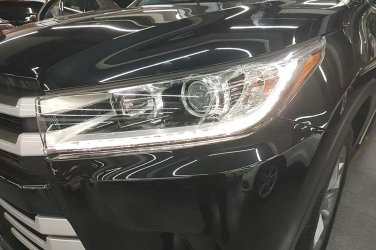 Used Toyota Highlander 2018 2.0T Four-Wheel Drive Luxury Edition 7 Seats China V Emission Standard Left Front Headlight