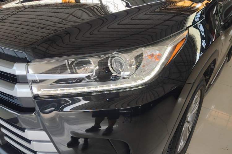 Used Toyota Highlander 2018 2.0T Two-Wheel Drive Elite Version 5 Seats China VI Standard Left Front Headlight
