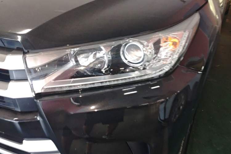 Used Toyota Highlander 2018 2.0T Four-Wheel Drive Luxury Version 7 Seats China VI Standard Left Front Headlight