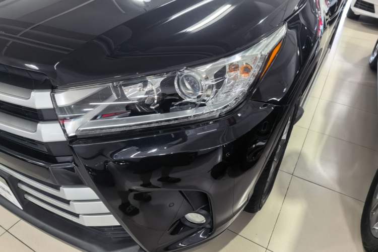 Used Toyota Highlander 2018 2.0T Two-Wheel-Drive Luxury Edition 7 Seats Emission Standard China V Left Front Headlight