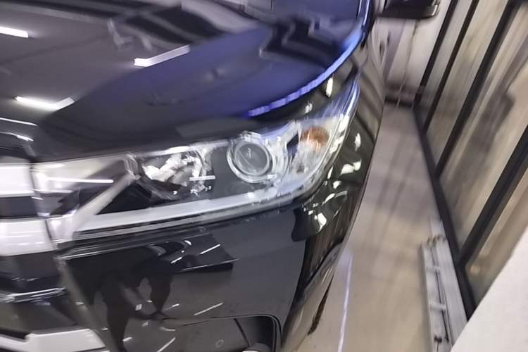 Used Toyota Highlander 2018 2.0T Four-Wheel Drive Luxury Version 7 Seats China VI Standard Left Front Headlight