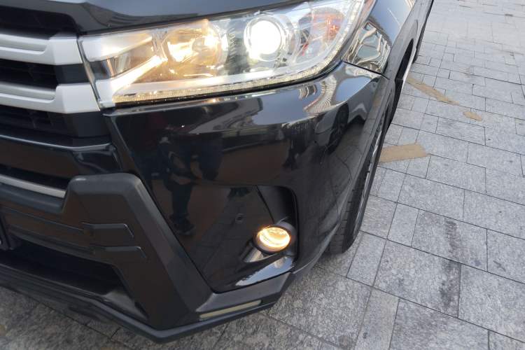 Used Toyota Highlander 2018 2.0T Two-Wheel Drive Elite Version 5 Seats China VI Standard Left Front Headlight