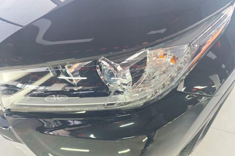 Used Toyota Highlander 2018 2.0T Four-Wheel Drive Elite Edition 7 Seats China VI Standard Left Front Headlight