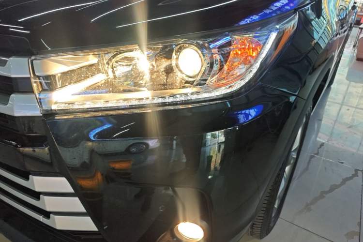 Used Toyota Highlander 2018 2.0T Four-Wheel Drive Luxury Version 7 Seats China VI Standard Left Front Headlight
