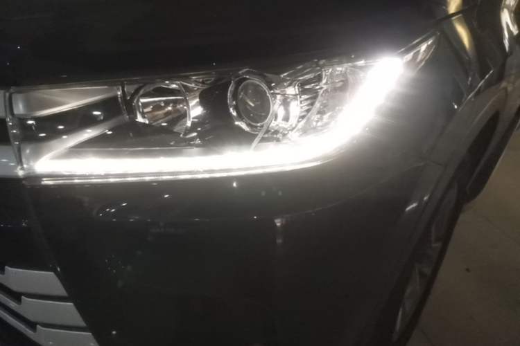 Used Toyota Highlander 2018 2.0T Four-Wheel Drive Luxury Version 7 Seats China VI Standard Left Front Headlight