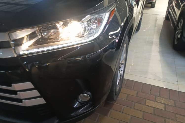 Used Toyota Highlander 2018 2.0T Four-Wheel Drive Luxury Version 7 Seats China VI Standard Left Front Headlight