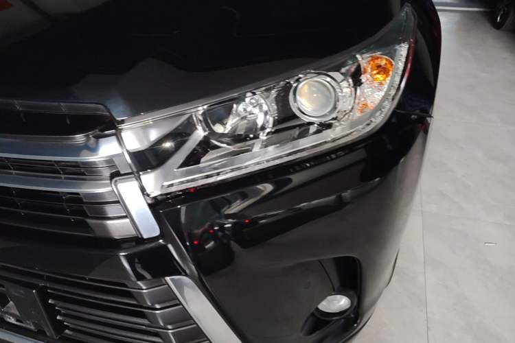 Used Toyota Highlander 2018 2.0T Four-Wheel Drive Prestige Version 7 Seats China VI Standard Left Front Headlight