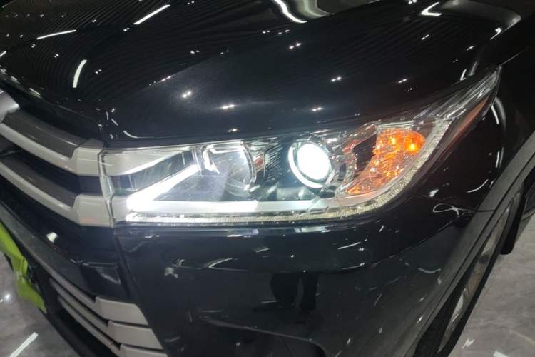 Used Toyota Highlander 2018 2.0T Four-Wheel Drive Luxury Edition 7 Seats China V Emission Standard Left Front Headlight