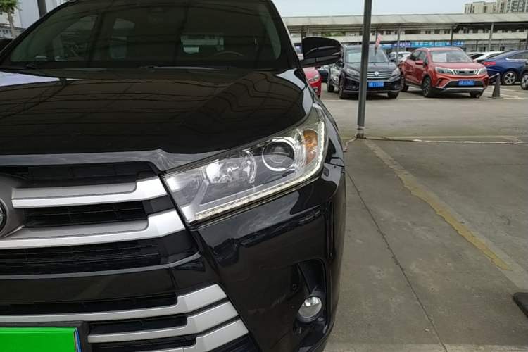 Used Toyota Highlander 2018 2.0T Four-Wheel Drive Luxury Edition 7 Seats China V Emission Standard Left Front Headlight