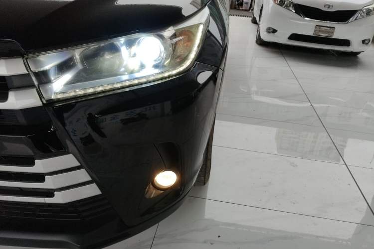 Used Toyota Highlander 2018 2.0T Four-Wheel Drive Luxury Version 7 Seats China VI Standard Left Front Headlight