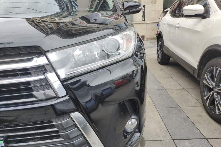Used Toyota Highlander 2018 2.0T Four-Wheel Drive Prestige Version 7 Seats China V Emission Standard Left Front Headlight