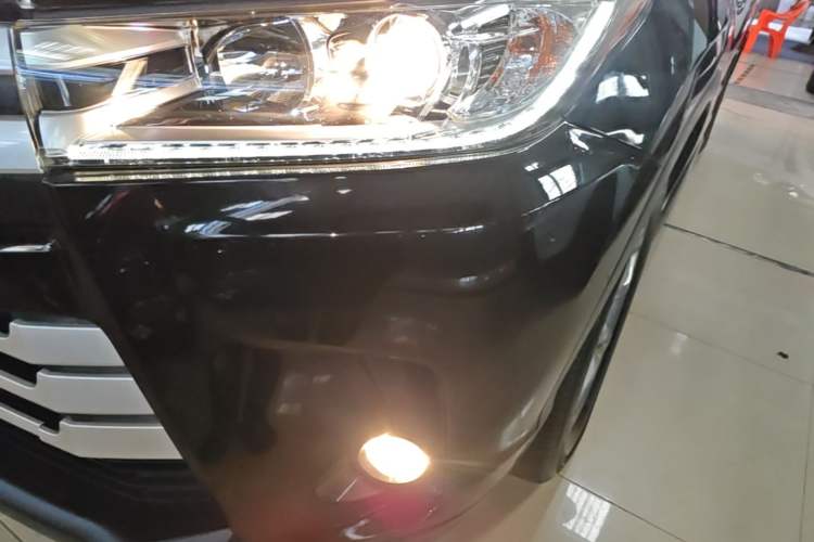 Used Toyota Highlander 2018 2.0T Four-Wheel Drive Luxury Version 7 Seats China VI Standard Left Front Headlight