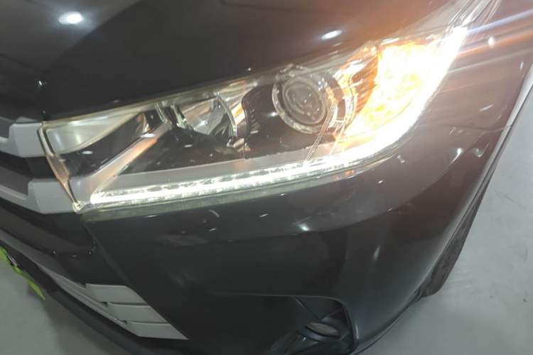Used Toyota Highlander 2018 2.0T Four-Wheel Drive Elite Edition 7 Seats China VI Standard Left Front Headlight