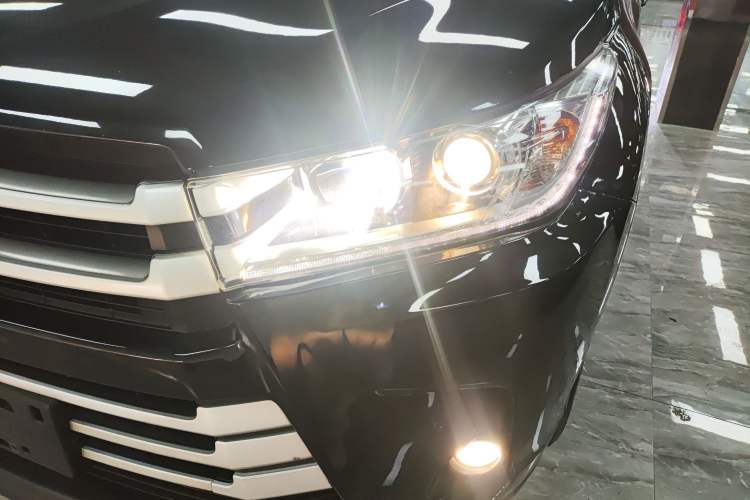 Used Toyota Highlander 2018 2.0T Two-Wheel Drive Luxury Edition 7 Seats China VI Standard Left Front Headlight