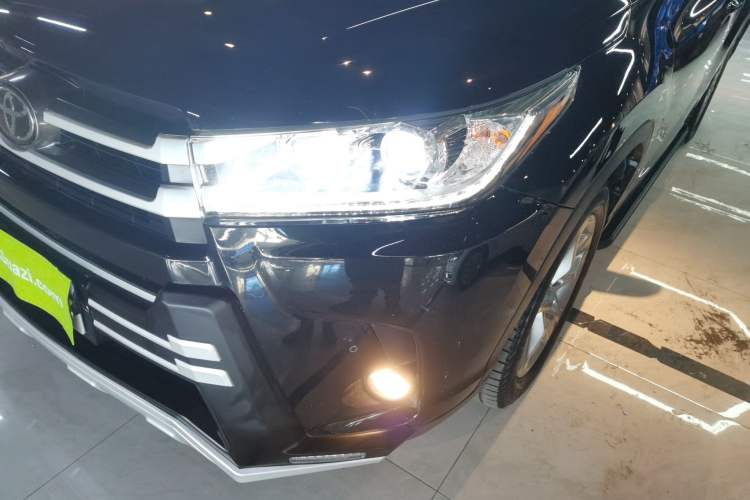 Used Toyota Highlander 2018 2.0T Four-Wheel Drive Luxury Edition 7 Seats China V Emission Standard Left Front Headlight
