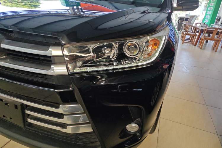 Used Toyota Highlander 2018 2.0T Four-Wheel Drive Luxury Version 7 Seats China VI Standard Left Front Headlight