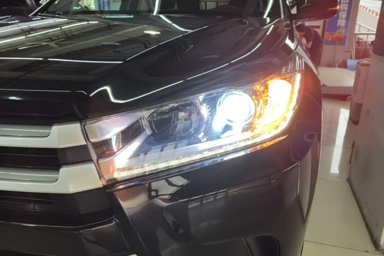 Used Toyota Highlander 2018 2.0T Four-Wheel Drive Luxury Version 7 Seats China VI Standard Left Front Headlight
