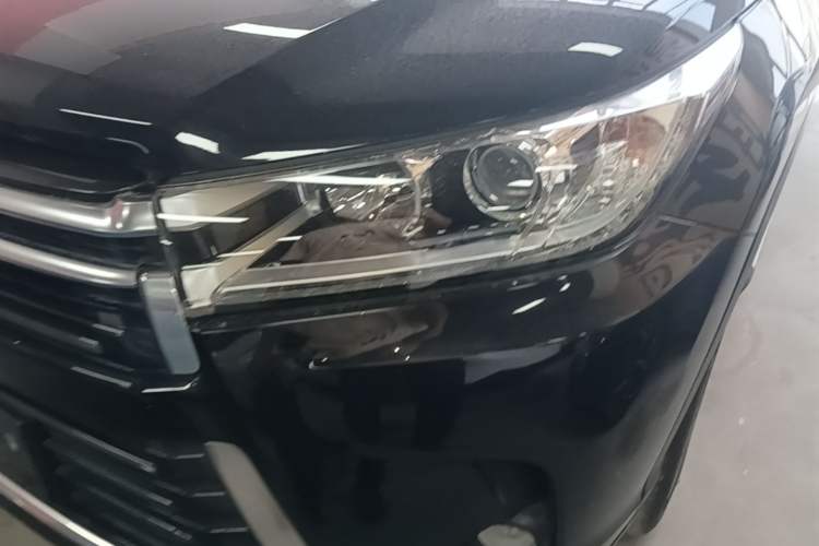 Used Toyota Highlander 2018 2.0T Four-Wheel Drive Prestige Version 7 Seats China V Emission Standard Left Front Headlight