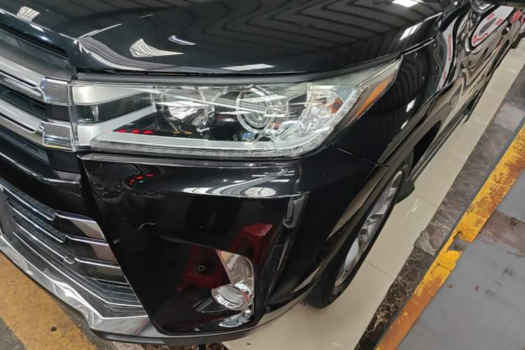 Used Toyota Highlander 2018 2.0T Four-Wheel Drive Luxury Edition 7 Seats China V Emission Standard Left Front Headlight