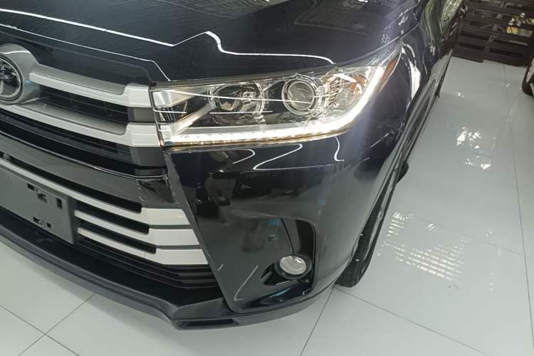 Used Toyota Highlander 2018 2.0T Two-Wheel Drive Luxury Edition 7 Seats China VI Standard Left Front Headlight