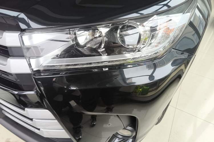 Used Toyota Highlander 2018 2.0T Four-Wheel Drive Luxury Version 7 Seats China VI Standard Left Front Headlight