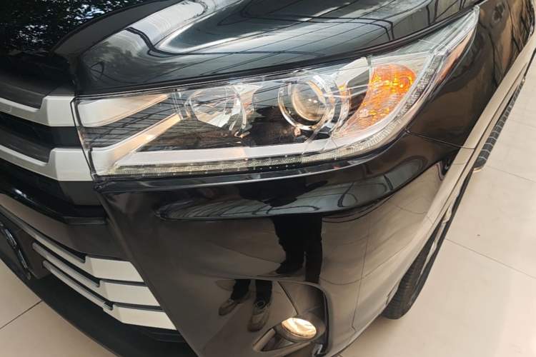 Used Toyota Highlander 2018 2.0T Four-Wheel Drive Luxury Edition 7 Seats China V Emission Standard Left Front Headlight
