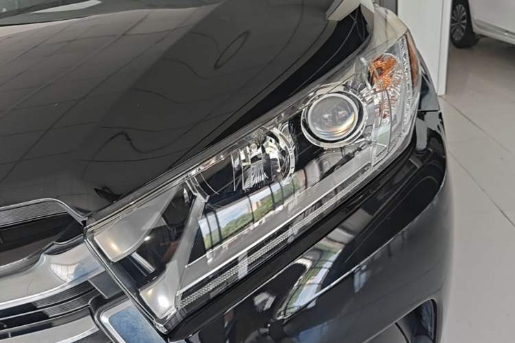 Used Toyota Highlander 2018 2.0T Four-Wheel Drive Prestige Version 7 Seats China VI Standard Left Front Headlight
