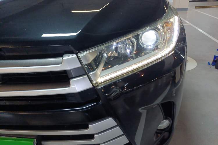 Used Toyota Highlander 2018 2.0T Four-Wheel Drive Luxury Edition 7 Seats China V Emission Standard Left Front Headlight