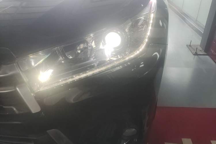 Used Toyota Highlander 2018 2.0T Four-Wheel Drive Prestige Version 7 Seats China VI Standard Left Front Headlight