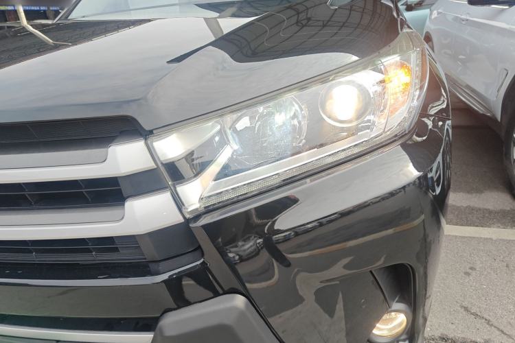 Used Toyota Highlander 2018 2.0T Four-Wheel Drive Luxury Edition 7 Seats China V Emission Standard Left Front Headlight
