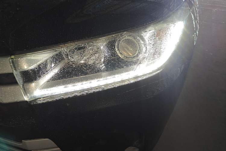 Used Toyota Highlander 2018 2.0T Two-Wheel Drive Elite Version 5 Seats China VI Standard Left Front Headlight